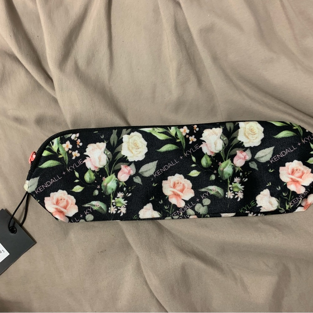 kendall and kylie glasses bag